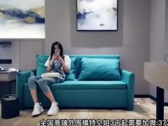 Em thư ký lưu luyến khách mãi không buông