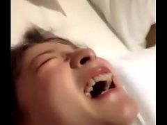 Máy Bay Chơi Đùa Cùng Với Con Cặc Non Tơ Của Trai Trẻ