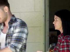 Phòng Tân Hôn Của  2 Chàng Trai Trẻ Mới Cưới