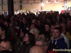 Em Gái Banh Lồn Chờ Chị Gái Liếm Mút