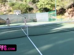 Mê Lồn Cô Em Gái Nhỏ Xinh Đẹp