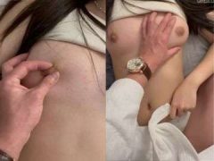 Anh Trai Dâm Dê Sờ Ti Em Gái Yêu Vẫn Đang Ngủ Say