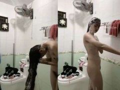 Hoàng Linh 2 Lẻ 8 Dùng 6 Cây Bút Nhét Vào Lỗ Lồn