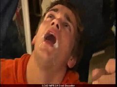 2 Người Đàn Ông Thích Tự Chơi Đùa Nhau