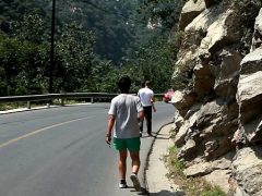 Rủ Rê Bạn Thân Lên Giường Chịch Nhau